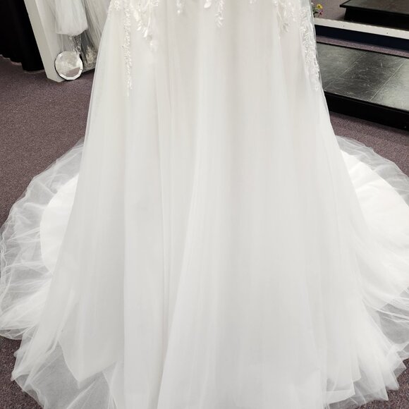 Pronovias Snehea Size 20 Off White Lave & Tulle Bridal Gown Wedding Dress - Picture 3 of 9